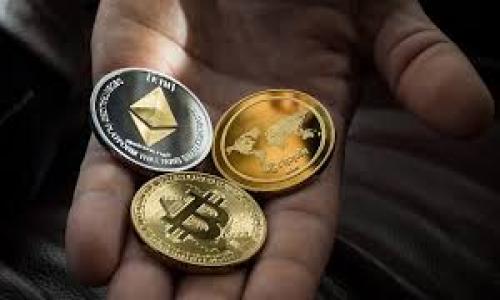 biao ti加密货币的归属问题：从法律、经济到技术的全面分析/biao ti

加密货币, 归属问题, 法律框架, 经济影响, 技术挑战/guanjianci

### 内容主体大纲

1. 引言
   - 加密货币的兴起
   - 归属问题的重要性
   - 文章结构简述

2. 加密货币的定义与特性
   - 什么是加密货币
   - 加密货币的基本特征
   - 应用场景与市场表现

3. 加密货币的法律框架
   - 不同国家对加密货币的法律规定
   - 监管机构的角色与影响
   - 合法性与合规性问题

4. 加密货币的经济影响
   - 对传统金融体系的冲击
   - 投资与投机的界限
   - 加密货币的流通性问题

5. 技术挑战与安全隐患
   - 区块链技术的基础
   - 加密货币安全性分析
   - 技术的可持续发展性

6. 加密货币归属问题的多维度分析
   - 所有权的法律归属
   - 经济利益的归属
   - 技术产权的归属

7. 未来的发展趋势与展望
   - 法规的演变
   - 投资者保护机制
   - 技术的创新与进步

8. 结论
   - 对加密货币归属问题的总结
   - 对未来的建议与预测

### 内容正文

#### 1. 引言
随着科技的迅速发展与互联网金融的崛起，加密货币逐渐成为一种新兴的数字资产。不论是比特币、以太坊，还是其他各种加密货币，其独特的去中心化特性和强大的匿名性吸引了全球大量投资者的目光。然而，伴随而来的却是一个日益复杂的归属问题。
加密货币的归属问题，不仅涉及法律与经济的范畴，还涉及技术和社会伦理，成为了全球范围内亟待解决的课题。本文将对加密货币的归属问题进行全面分析，从法律框架、经济影响到技术挑战，希望为读者提供深刻的理解与启发。

#### 2. 加密货币的定义与特性
加密货币是利用密码学技术进行安全保障的数字货币，其核心是区块链技术。它的特点主要体现在去中心化、匿名性和不易篡改性等方面。加密货币可以应用于多个场景，包括在线购物、投资、跨境汇款等，市场表现也极为多变。
例如，比特币作为第一个加密货币，自2009年推出以来经历了多轮价格波动，但依然吸引了大量的关注和投资。了解加密货币的基本特性，有助于我们更好地理解归属问题的复杂性。

#### 3. 加密货币的法律框架
法律现状
不同国家对于加密货币的监管政策差异显著。在一些国家，如美国，加密货币被视为商品，受商品期货交易委员会（CFTC）监管；而在另一些国家，如中国，加密货币交易被禁止，这使得其法律地位相对模糊。
监管机构的角色
监管机构在加密货币的法律框架中扮演着至关重要的角色。它们制定政策、出台法规、进行监测和执法，对于加密货币市场的合法性与合规性起到指引和约束作用。
合规性问题
加密货币在全球范围内仍缺乏统一的法律规范，如何实现合规性是一个亟待解决的问题。各国间的法律差异，可能导致于跨国交易的法律风险，进而影响市场的稳定性。

#### 4. 加密货币的经济影响
对传统金融体系的冲击
加密货币的出现让传统金融体系面临巨大冲击。银行在中介角色的弱化，甚至可能导致其商业模式的重构。同时，加密货币的去中心化特性，使得资金流动更加自由，打破了国家间的资金壁垒。
投资与投机的界限
加密货币市场的动态变化吸引了大量投资者，但其中的投机现象也不容忽视。如何判断投资与投机的界限，并引导市场健康发展，是当前面临的挑战。
流通性问题
加密货币的流通性各国差异较大，一些国家支持其广泛应用，而另一些则对其采取限制措施。这种流通性的差异，直接影响了加密货币的市场价值和投资者的信心。

#### 5. 技术挑战与安全隐患
区块链技术的基础
区块链技术是加密货币的基石，其去中心化特性提供了安全性与透明性。然而，区块链技术在可扩展性和交易速度上仍面临挑战，影响了加密货币的广泛应用。
安全性分析
加密货币虽然拥有较高的安全性，但依然存在被黑客攻击的风险。历史上多次发生的交易所被黑事件，揭示了安全隐患的严重性。如何加强安全防护，保证用户资产安全，是行业亟待解决的问题。
技术的可持续发展性
随着市场的发展，对区块链技术的要求越来越高，特别是在性能和可扩展性方面。未来的加密货币项目，如果不能不断迭代和进步，将面临被淘汰的风险。

#### 6. 加密货币归属问题的多维度分析
所有权的法律归属
加密货币的所有权问题在法律上尚未明确。例如，如果用户的加密货币在黑客攻击中被盗，法律上用户是否能追索损失？这是一个令人困惑的法律问题，很大程度依赖于各国的法律解释和适用。此类问题促使法律专家和金融从业者对加密货币的性质进行深入研究。
经济利益的归属
在加密货币交易中，我们必须考虑交易的价值如何归属。比如，某个加密货币的持有者在价格飙升时出售的收益应该如何以法定货币的形式进行处理？这个经济利益的归属问题在各种税收法则的背景下显得尤为复杂。
技术产权的归属
加密货币的技术产权也带来了归属问题。谁拥有某种加密货币的技术？这种技术是否可以被他人使用？这些问题在法律框架尚不清晰的情况下，无法得到有效解决。

#### 7. 未来的发展趋势与展望
法规的演变
随着加密货币市场的快速发展，各国的监管政策正在不断演变。未来，预计将会有更多的国家制定相关法规，以形成更为完善的监管体系，消除光谱灰区。
投资者保护机制
对于投资者而言，建立有效的保护机制至关重要。未来，随着法律法规的完善，投资者的权益将会受到更大程度的保护，市场的健康将得到保障。
技术的创新与进步
加密货币的技术创新将继续推动行业的发展。例如，Layer 2解决方案正在解决交易的可扩展性以及减少费用的问题。随着技术的不断进步，加密货币将会越来越接近于主流金融。

#### 8. 结论
加密货币的归属问题是一个复杂而重要的课题，目前仍在不断演变中。随着法律法规的完善、经济环境的变化以及技术的进步，我们期待加密货币能够在一个更加清晰且公正的环境中运作。这不仅需要政府的监管，还需要行业内部的自律和技术的成熟。

### 相关问题探讨

1. **加密货币的法律地位如何影响其流通性？**
2. **加密货币对传统金融体系产生了怎样的冲击？**
3. **技术安全性是如何影响用户信任的？**
4. **在不同国家，投资加密货币面临的法律风险有哪些？**
5. **如何通过技术手段提升加密货币的安全性？**
6. **未来加密货币的合规性将如何演变，给投资者带来怎样的影响？** 

以上是对加密货币归属问题的全面剖析和探讨，希望能对读者提供信息的深入理解。